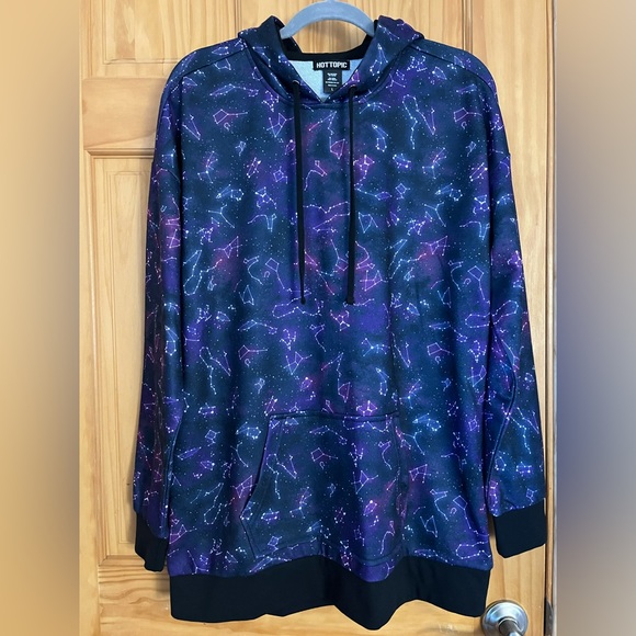 Hot Topic Tops - Hot Topic Blk Constellation Oversized Hoodie Size: L